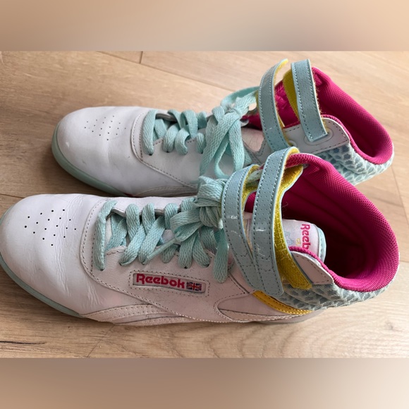 Reebok Freestyle FS Hi Top Strap Barbie style 90’s size Junior’s 5.5 • Women’s 7 - Picture 3 of 14